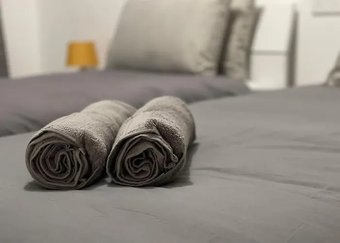 Sunnyside Penthouse Apartment *